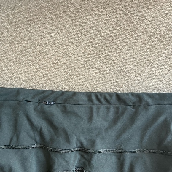 Deep forest green lululemon leggings - Picture 4 of 4